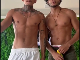 被动女装男孩被一对大屌猛男夫妻双插 hot asian gay sex videos new