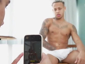 叫兄弟来拍照 结果他把我鸡巴嗦到射精 asian gay sex party videos