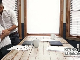 加班时间被他压在身下 asian sex gay online videos