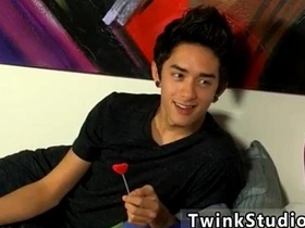 亚洲手机男同色情片与老男人干嫩男 亚历克斯·托德 asian this vid gay sex videos