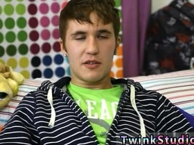 英俊亚洲男同志色情电影 凯恩·兰宁的XXX asian gay drinking sex videos